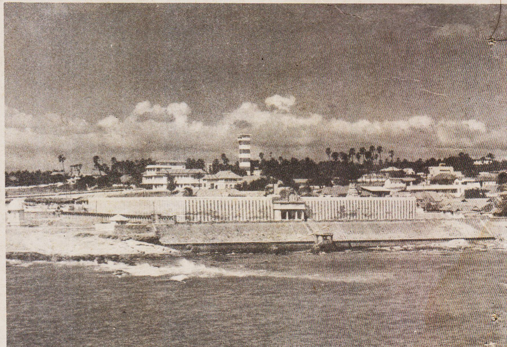 The Kanyakumari Temple as viewed from the Bengal sea. The temple wall and the eastern Gopuram is prominetly seen.