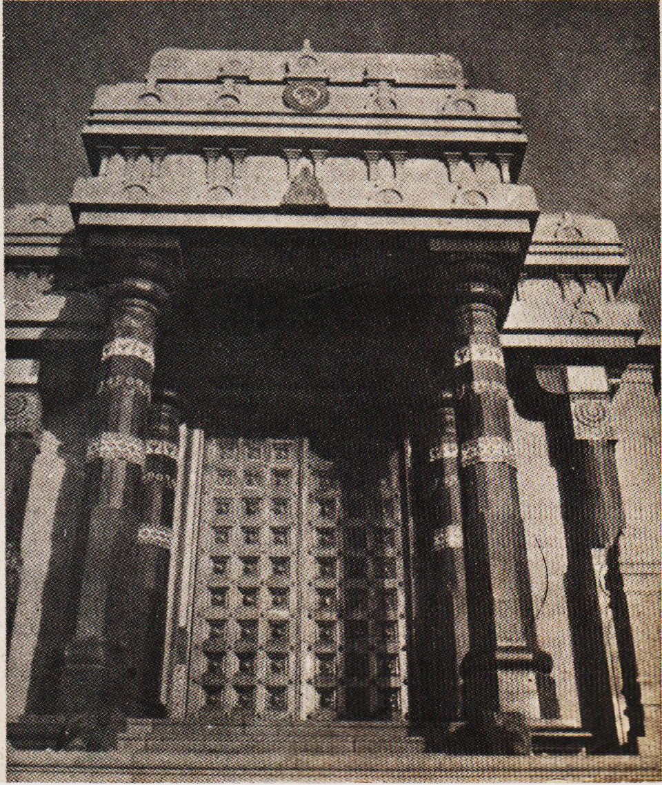 A full view of the Mukha Mandapam and the massive teakwood door of the Sabha Mandapam.